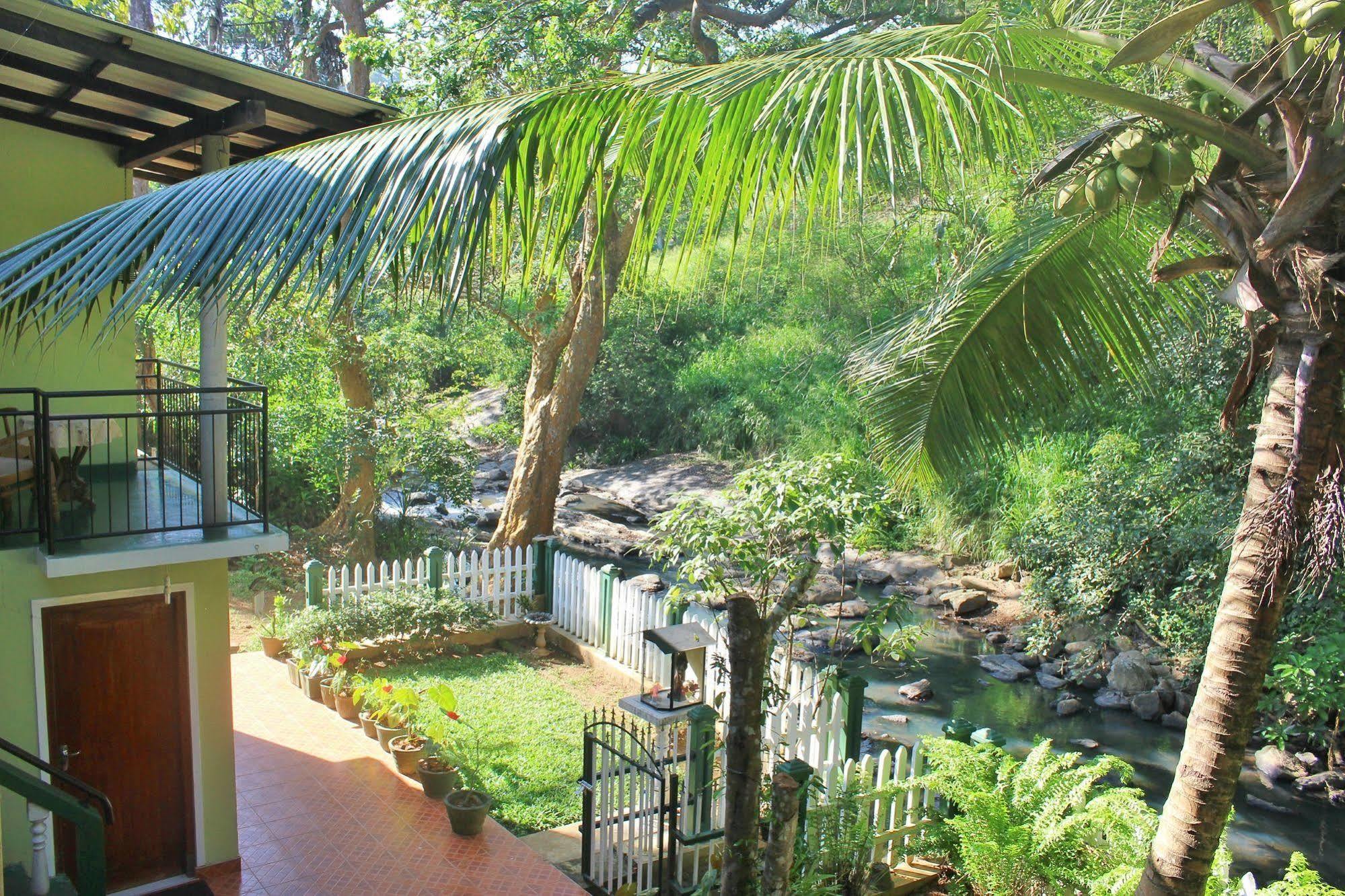 Kandy Guesthouse Kiribathkumbura Exterior photo