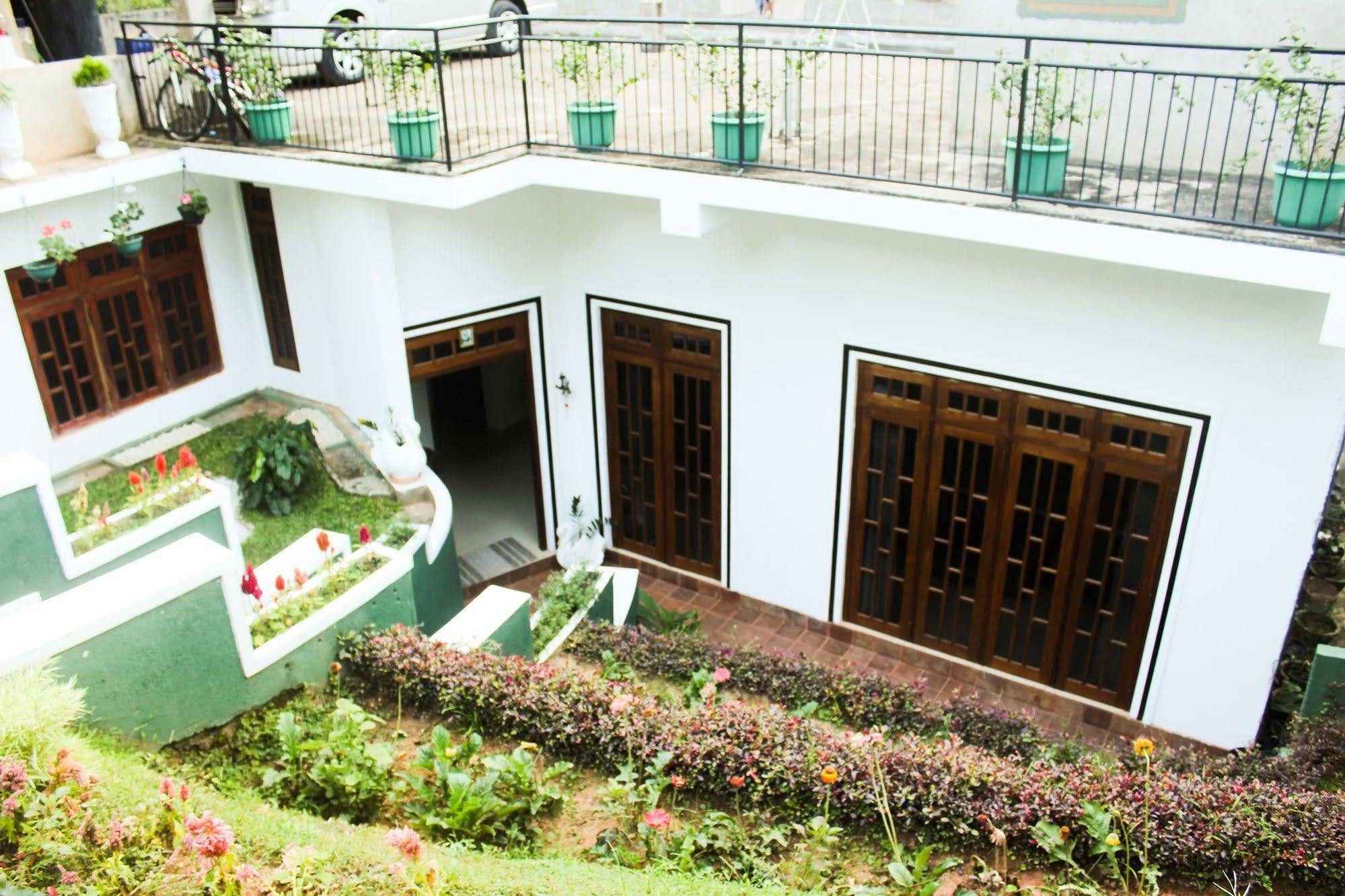 Kandy Guesthouse Kiribathkumbura Exterior photo